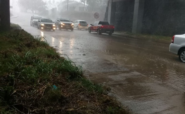 Temporal deixa 4,4 mil unidades consumidoras sem luz em Criciúma