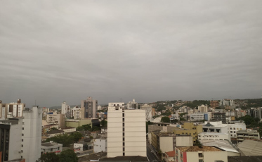 Criciúma amanhece com tempo nublado, mas sol aparece forte pela tarde 