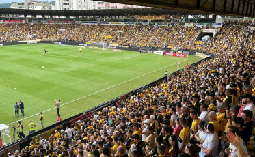 Torcida carvoeira enche o Majestoso