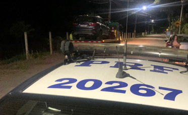 Homem embriagado foge de abordagem, atropela pedestre, invade casa e é preso