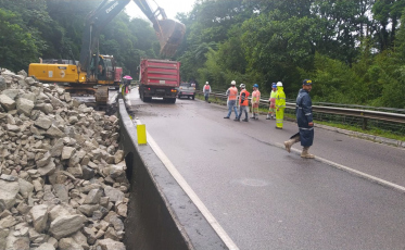 Defesa Civil distribuirá sanduíches e água no Morro dos Cavalos