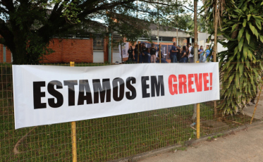 Justiça impede Estado de demitir professores grevistas