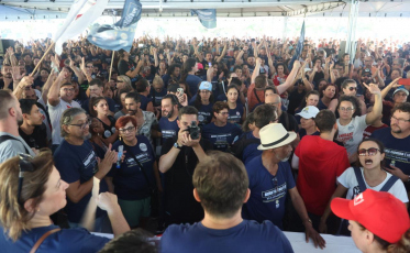 Trabalhadores da educação suspendem greve por 60 dias