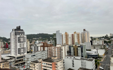 Tempo nublado e chuvoso deve marcar esta quinta