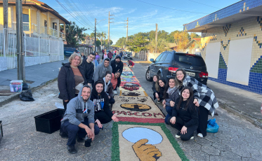 Corpus Christi: tapetes coloridos enfeitam as ruas da Diocese de Criciúma