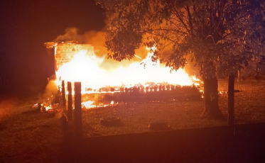 Incêndio atinge casa em Balneário Gaivota