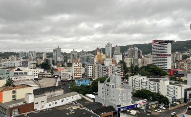 Quarta começa nebulosa mas deve ter aberturas de sol a tarde