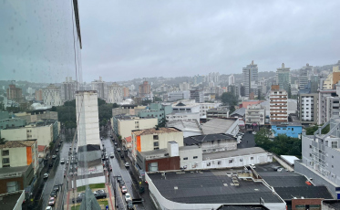 Semana começa com tempo frio e chuvoso