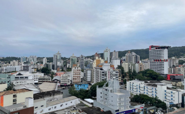 Terça será fria e nublada com chuva a partir do fim da tarde
