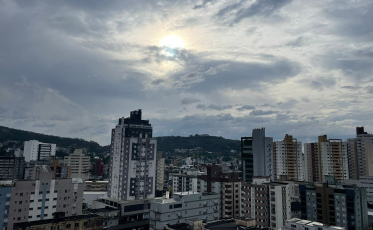 Quarta-feira será chuvosa pela manhã e esfria a noite 