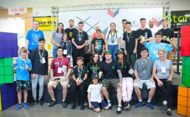 Campeonato de Cubo Mágico, que acontece no Criciúma Shopping, está com inscrições abertas