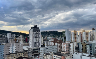 Quarta será de tempo nublado com pancadas de chuva