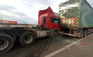 BR-101: duas pessoas ficam feridas em acidente envolvendo quatro veículos em Tubarão