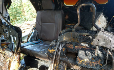 Carro roubado pega fogo em Criciúma