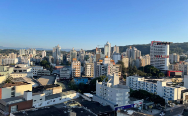 Fim de semana marcado por sol e ventania no Sul de SC