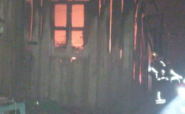 Incêndio deixa casa destruída no Balneário Rincão