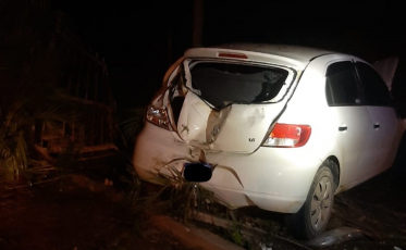 Saída de pista resulta em colisão com casa em Urussanga