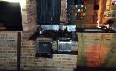 Edícula de borracharia é destruída por incêndio em Siderópolis