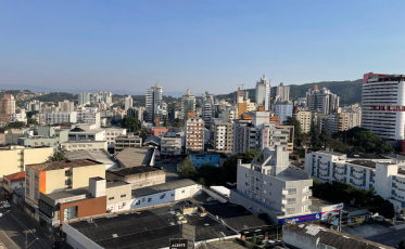 Criciúma terá quinta de sol e calor, mas frente fria pode trazer chuva a noite