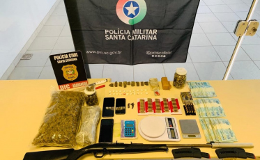 Araranguá: três presos e mais de 1 Kg de drogas apreendidos em operação policial