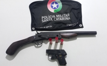 Homem é preso por violência doméstica e posse irregular de armas em Criciúma