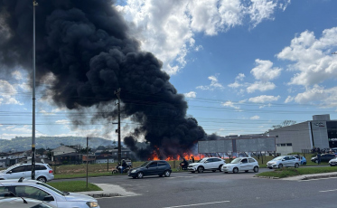 (FOTOS E VÍDEOS) Incêndio atinge indústria química no bairro Próspera em Criciúma 