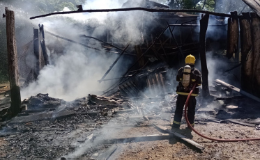 Aviário pega fogo em Nova Veneza