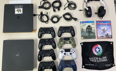 Mulher é presa por estelionato após compra de Playstation em Criciúma
