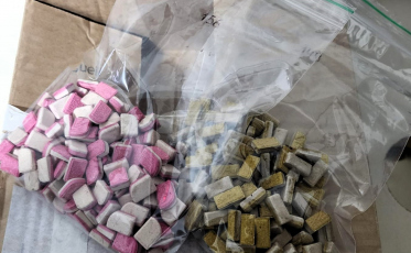 Mulher é detida com 285 comprimidos de ecstasy em Imbituba, na BR-101