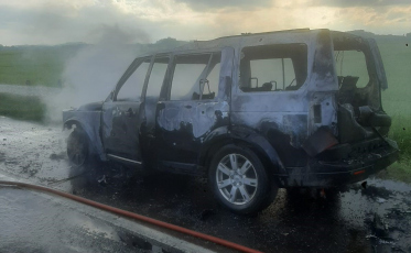 Land Rover pega fogo na BR-101