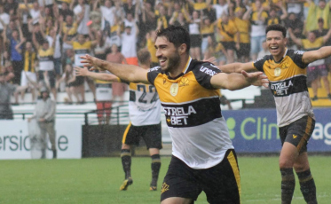 João Carlos conta como foi o gol contra o Figueirense