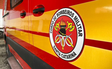 Acidente entre motos deixa idosa ferida em Araranguá