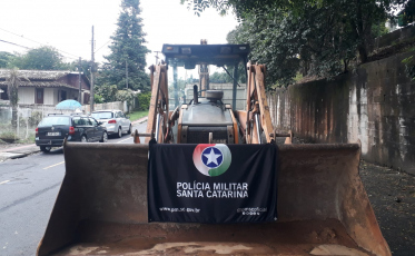 Polícia Militar recupera retroescavadeira furtada em Criciúma