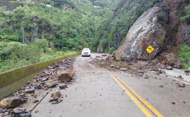 Serra do Rio do Rastro interditada após queda de rocha