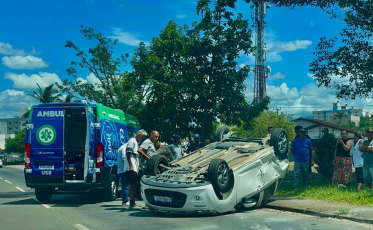 Idoso fica ferido após capotamento no Pinheirinho, em Criciúma