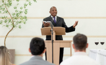 Testemunhas de Jeová convidam a comunidade para eventos de março