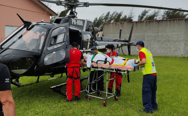 Idoso cai de telhado em Jaguaruna e fica gravemente ferido