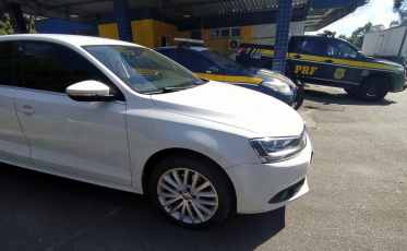 Adolescentes de 13 e 14 anos pegam carro no PR e viajam a SC