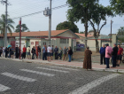 ((Fotos e vídeos)) Eleições 2024: Filas já se formam nas escolas de Criciúma