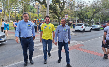 Prefeito afastado, Salvaro chega para votar no São Bento