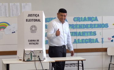Candidato Jorge Godinho vota no Colégio São Bento