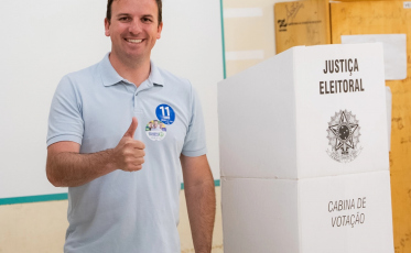 Candidatos da Amrec comparecem para votar