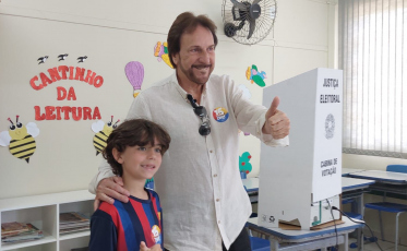 Candidatos da Amesc comparecem às urnas