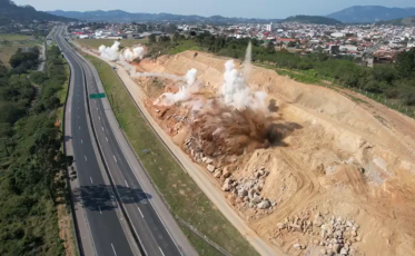 BR-101/Sul tem nova etapa de detonação de rochas nesta sexta-feira (18)