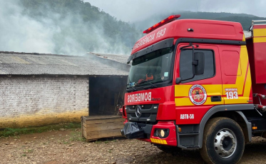 Incêndio atinge estufa de fumo em Timbé do Sul