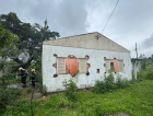 Incêndio atinge casa abandonada em Criciúma