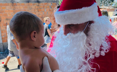 Natal Solidário na região dos trilhos: um convite ao carinho e à esperança