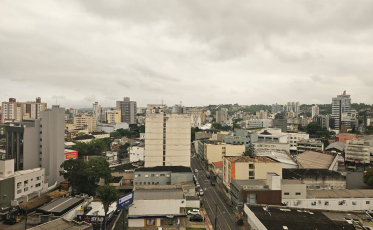 ((Áudio)) Semana com temperaturas amenas e risco de chuva na região