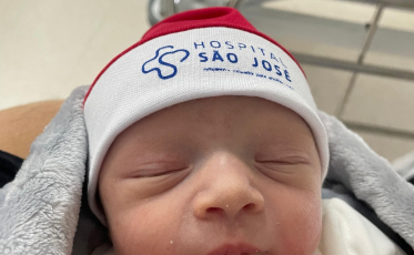 Hospital São José confecciona toucas natalinas para celebrar o espírito de união e cuidado