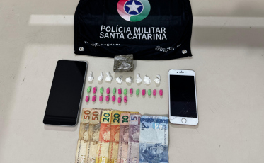 Com drogas e bebidas, dupla é presa em Braço do Norte